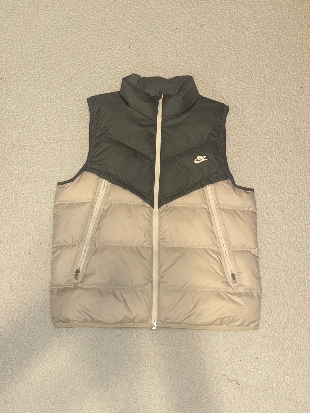 NEW Nike Storm Fit Puffer Vest in Dark Gray and White